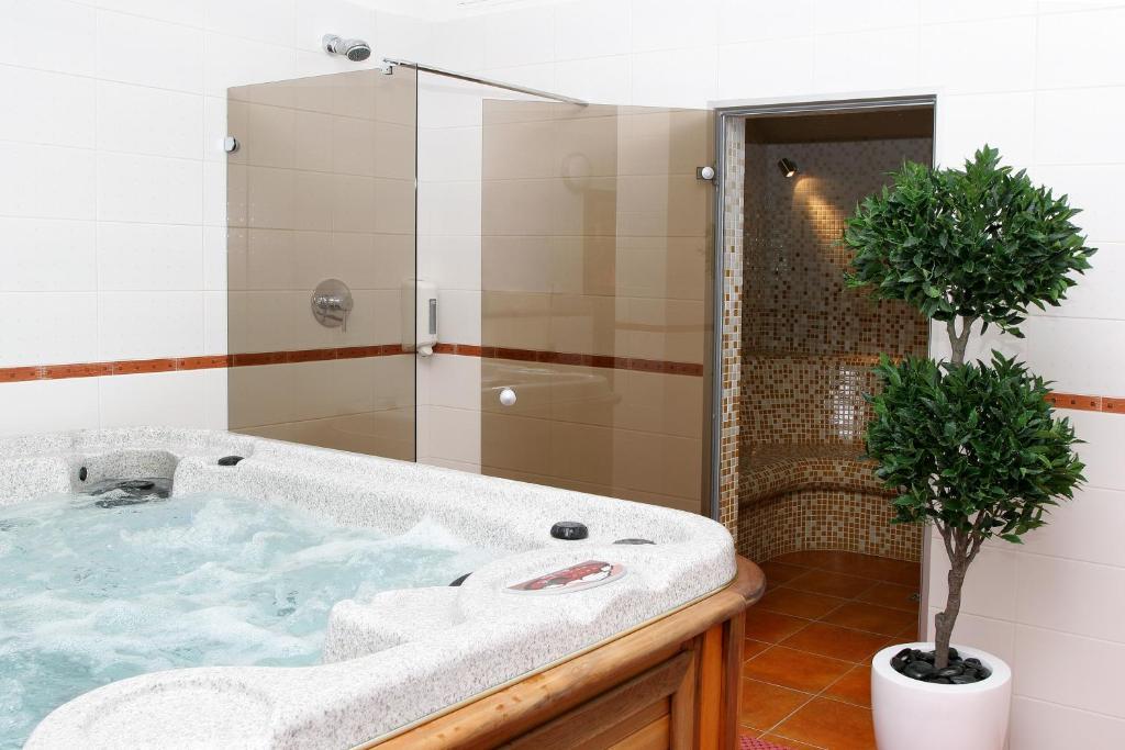 Hotel Sinchronas Telšiai Kültér fotó