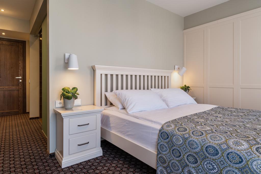 Hotel Sinchronas Telšiai Kültér fotó