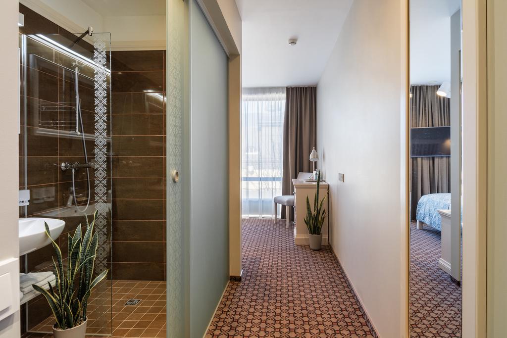 Hotel Sinchronas Telšiai Kültér fotó