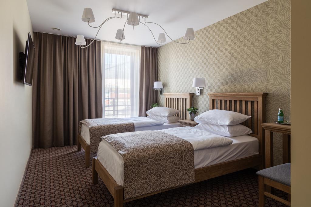 Hotel Sinchronas Telšiai Kültér fotó