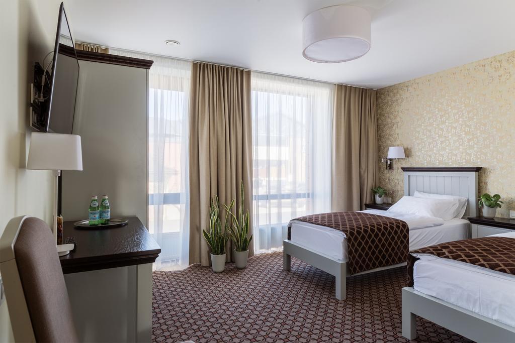 Hotel Sinchronas Telšiai Kültér fotó