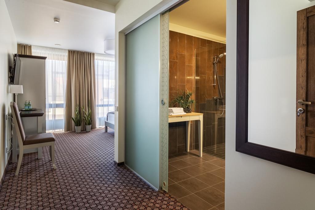 Hotel Sinchronas Telšiai Kültér fotó